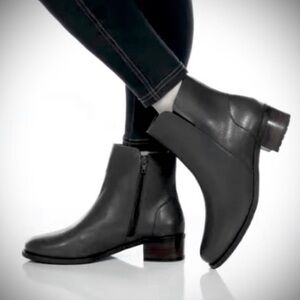 NEW DAVID TATE Women's black Leather Lago Waterproof Zip Bootie Size 6.5 Wide